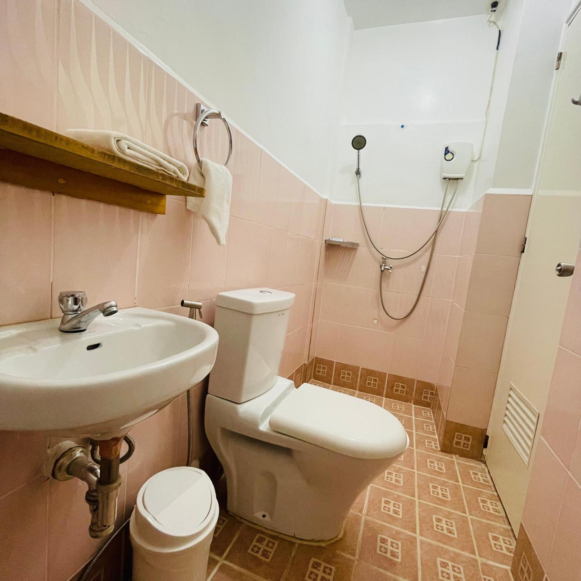 Castle Rock Boracay Aparthotel Yapak ภายนอก รูปภาพ